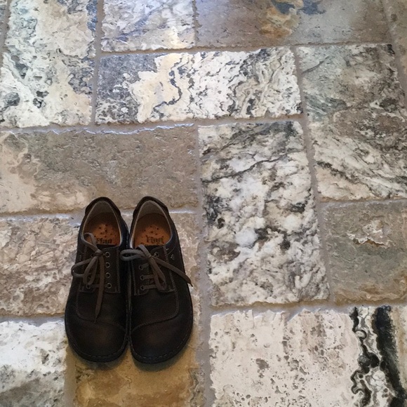 Shoes - Picture 2 of 6